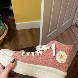 Platformed pink lace converse